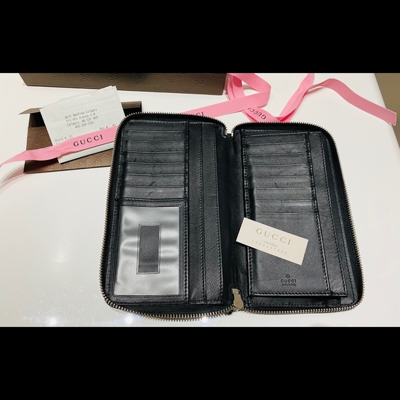Authentic Gucci Signature Leather Zip Wallet - Picture 4 of 7